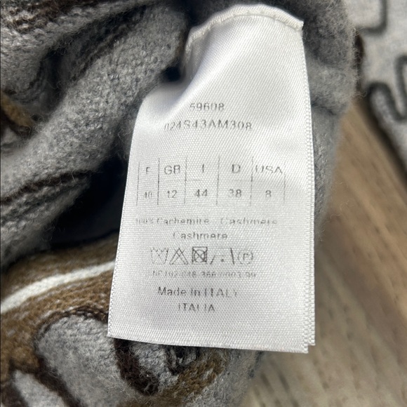 Authentic Hermes Gray Sweater with Brown and Gold Accents - Picture 5 of 10